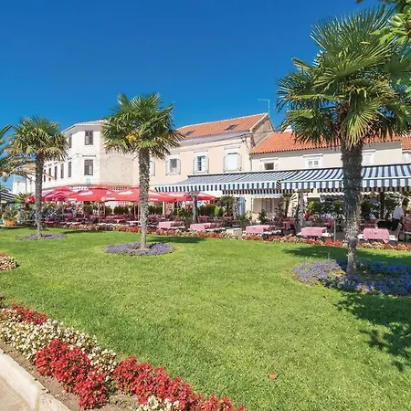 Beautiful In Drage, Pakostane With Outdoor Swimming Pool And 2 Bedrooms *